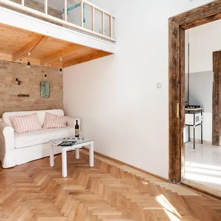 Little Whistle In The Heart Of Jewish District With Ac Apartmán *
