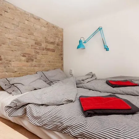 Little Whistle In The Heart Of Jewish District With Ac Apartmán