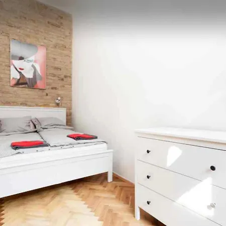 Apartmán Little Whistle In The Heart Of Jewish District With Ac